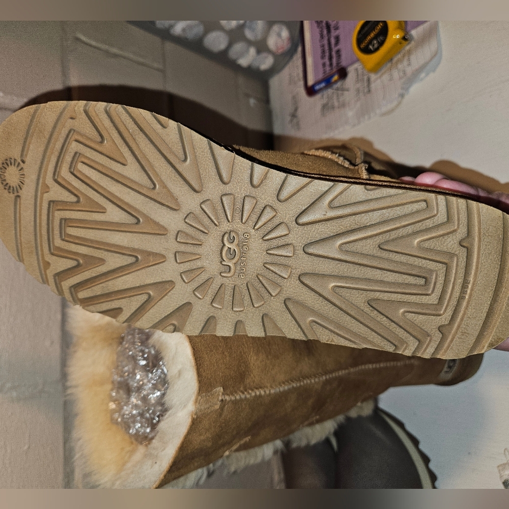 UGG Bailey Triple Button II in Chesnut Women Size 10 - Picture 5 of 8